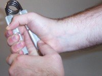 Тренировки с жесткими кистевыми эспандерами